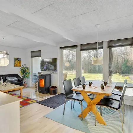 Tomassine - 200m To The Inlet By Interhome *